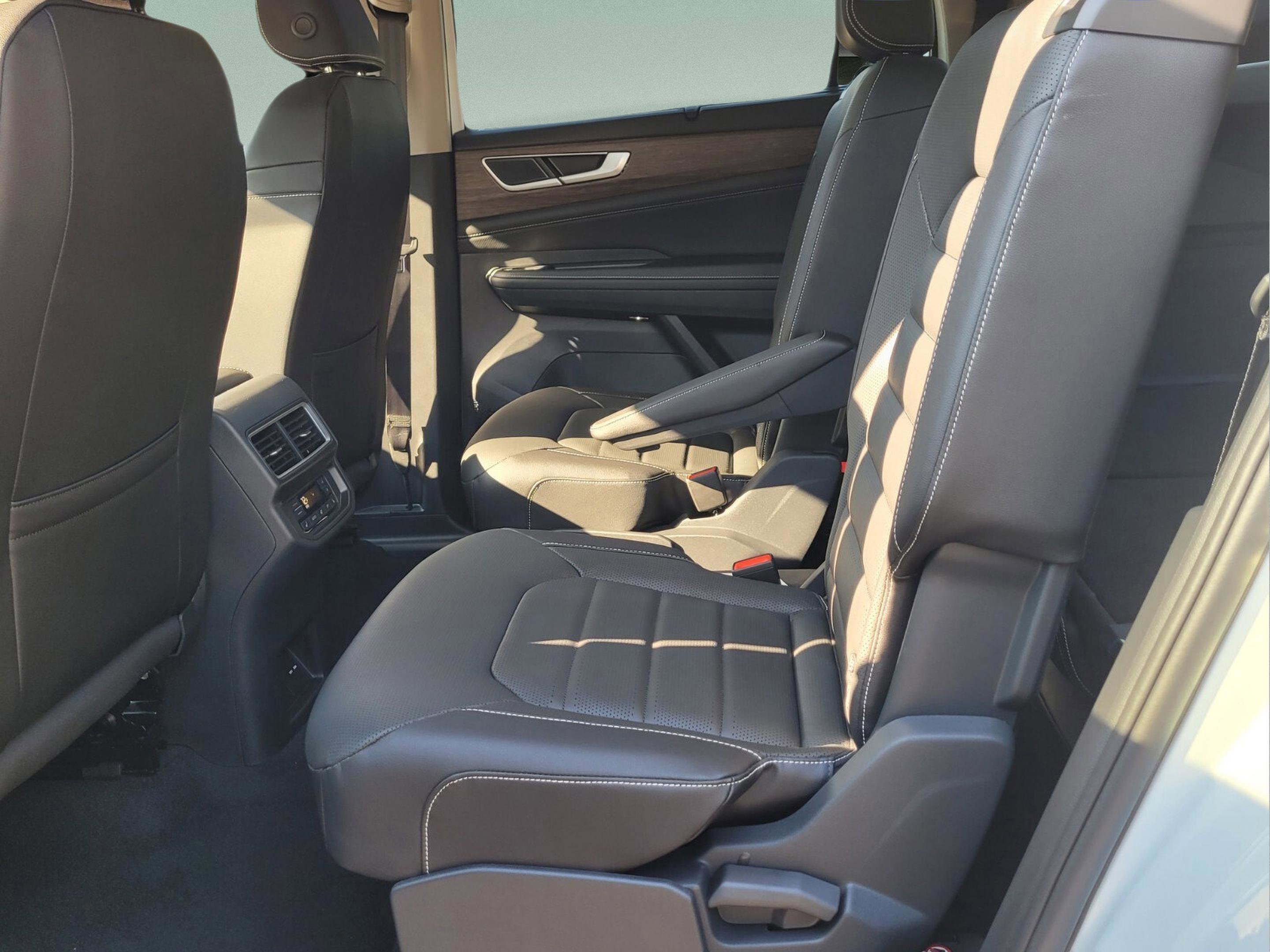 New 2026 Volkswagen Atlas SEL image 10