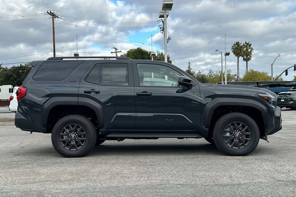 New 2026 Toyota 4Runner SR5 AWD/4WD image 4