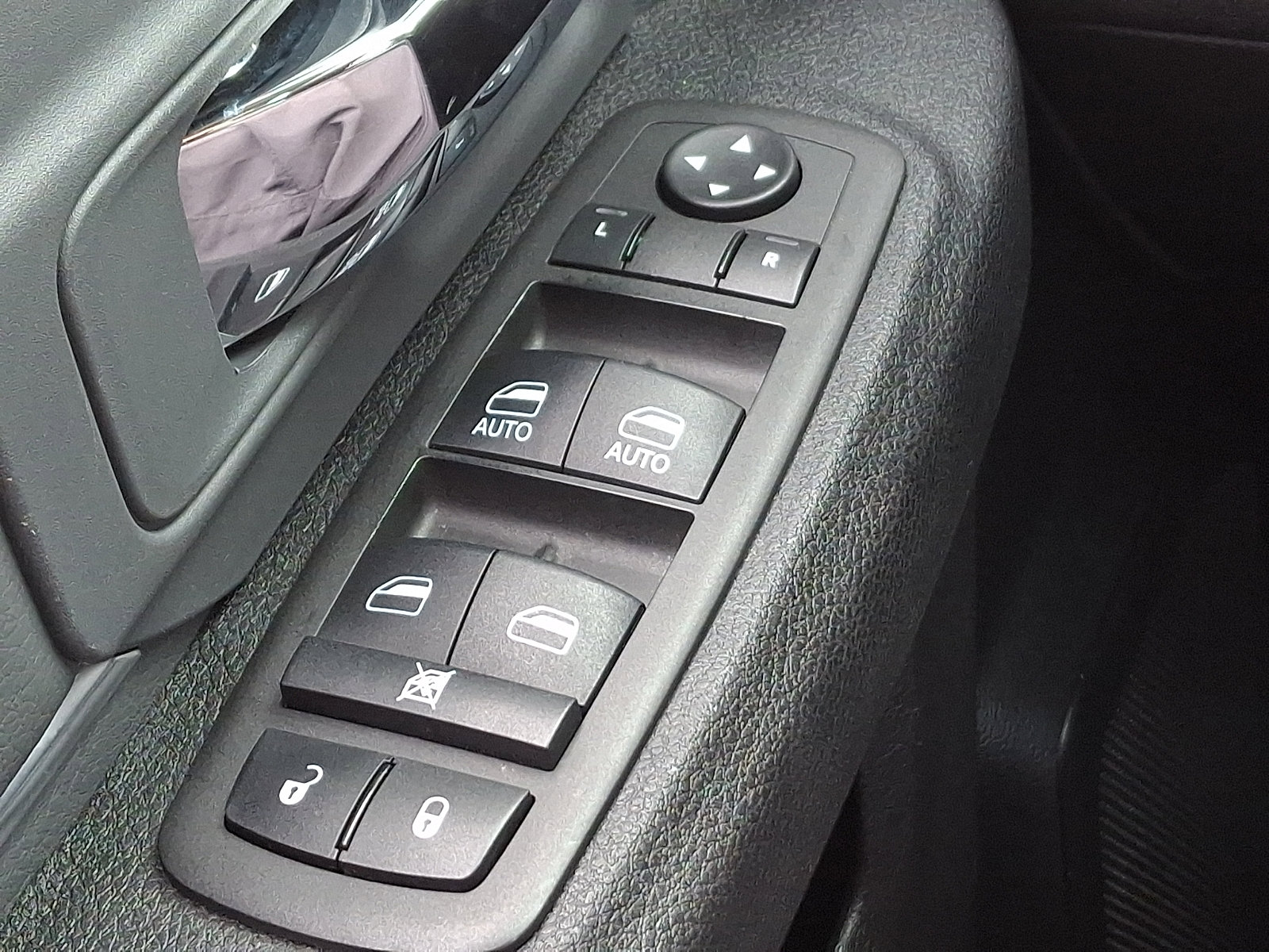 Used 2024 RAM 1500 Classic SLT image 22