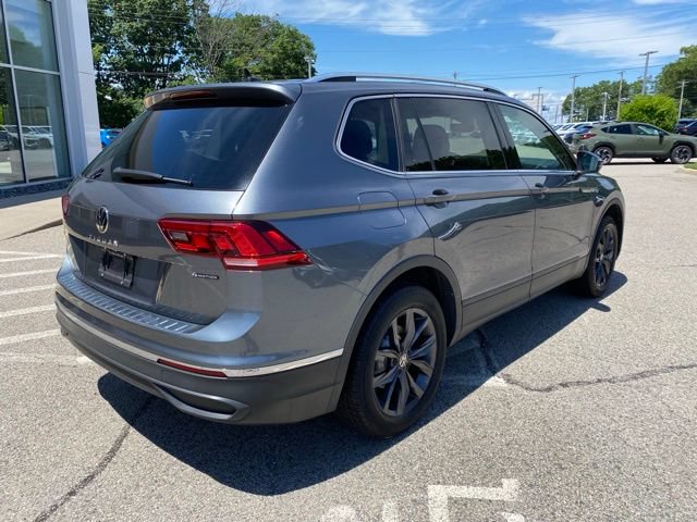 Certified 2023 Volkswagen Tiguan SE w/ Panoramic Sunroof Package AWD/4WD image 3