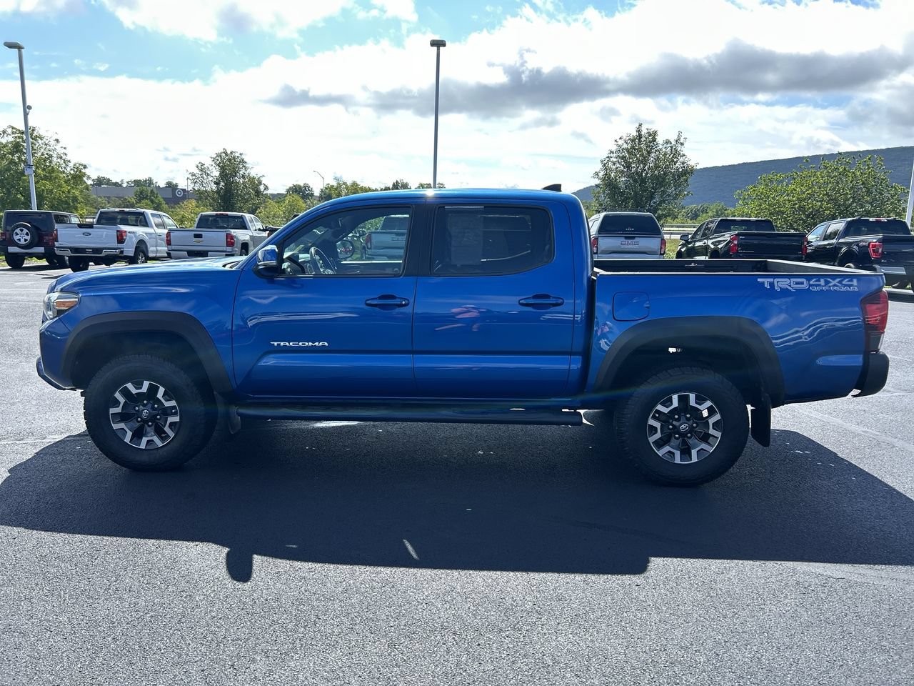 Used 2018 Toyota Tacoma TRD Off-Road w/ Exterior Package AWD/4WD image 4