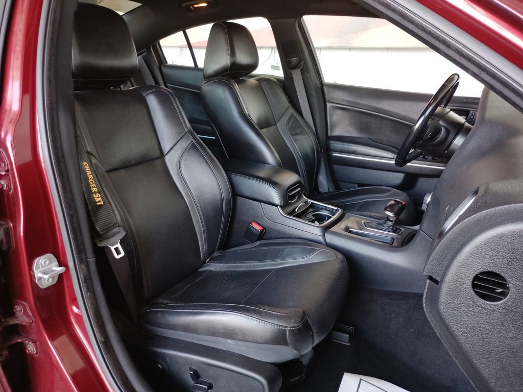 Used 2019 Dodge Charger SXT w/ Leather Interior Group RWD image 13