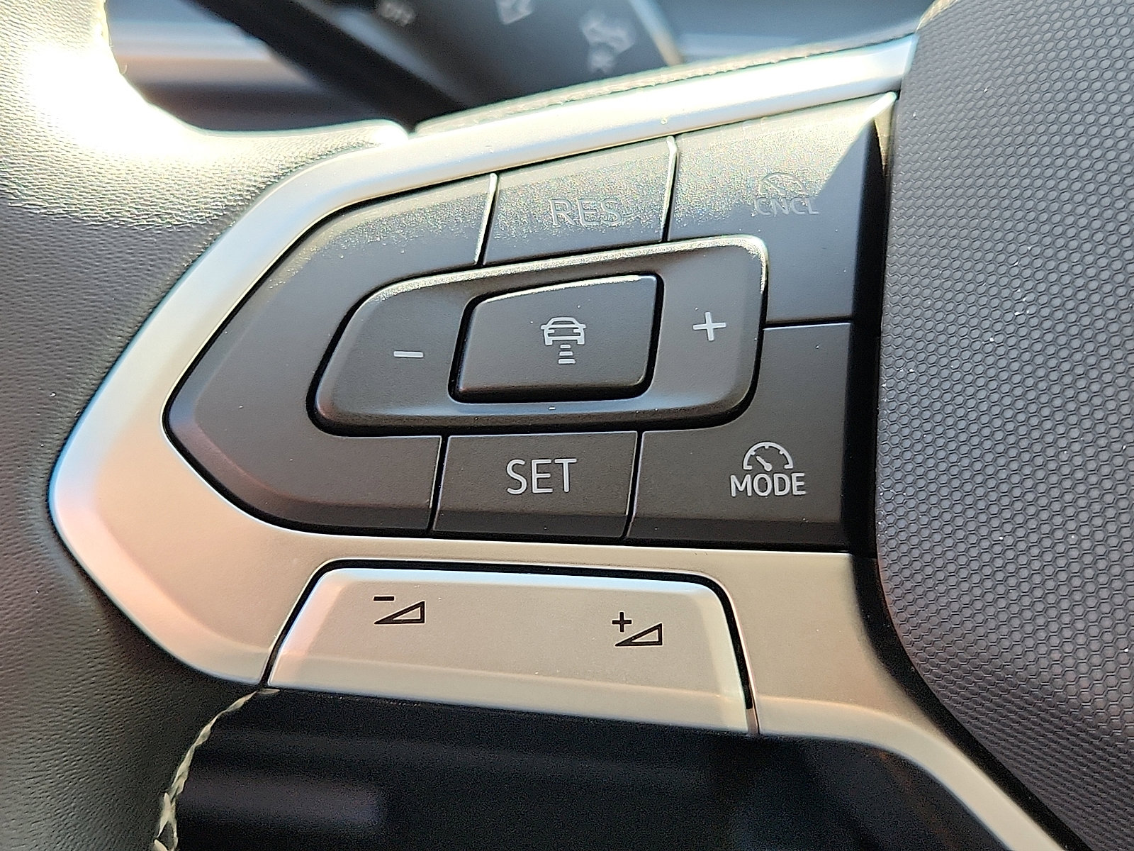 New 2026 Volkswagen Tiguan SE image 18