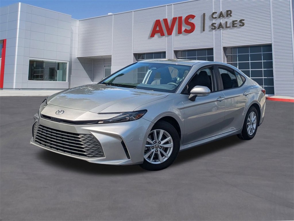 Used 2025 Toyota Camry LE image 1
