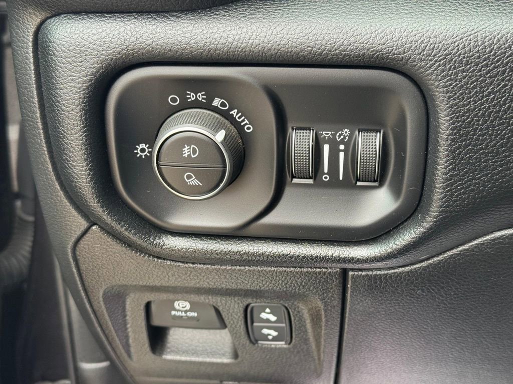 Used 2022 RAM 1500 Laramie AWD/4WD image 19
