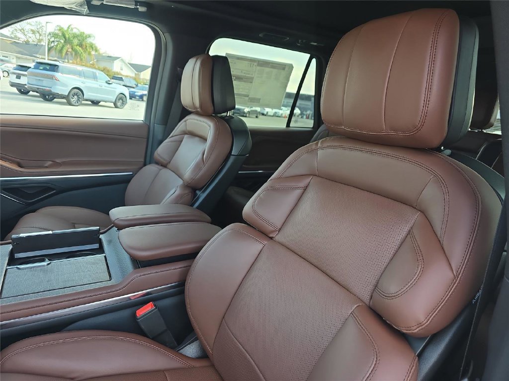 New 2026 Lincoln Navigator Reserve AWD/4WD image 16