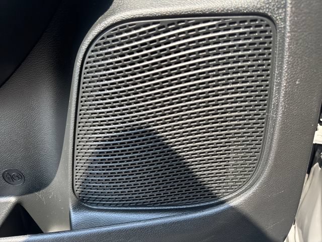 Used 2025 Chrysler Pacifica Select FWD image 12