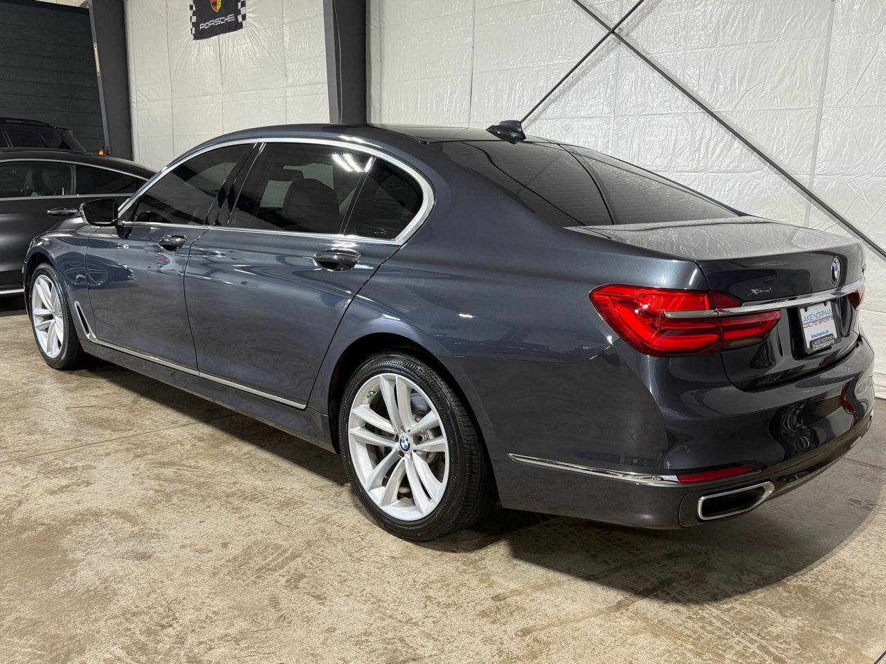 Used 2018 BMW 750i xDrive image 3