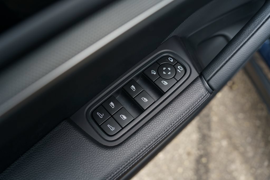 Used 2024 Porsche Cayenne AWD/4WD image 16