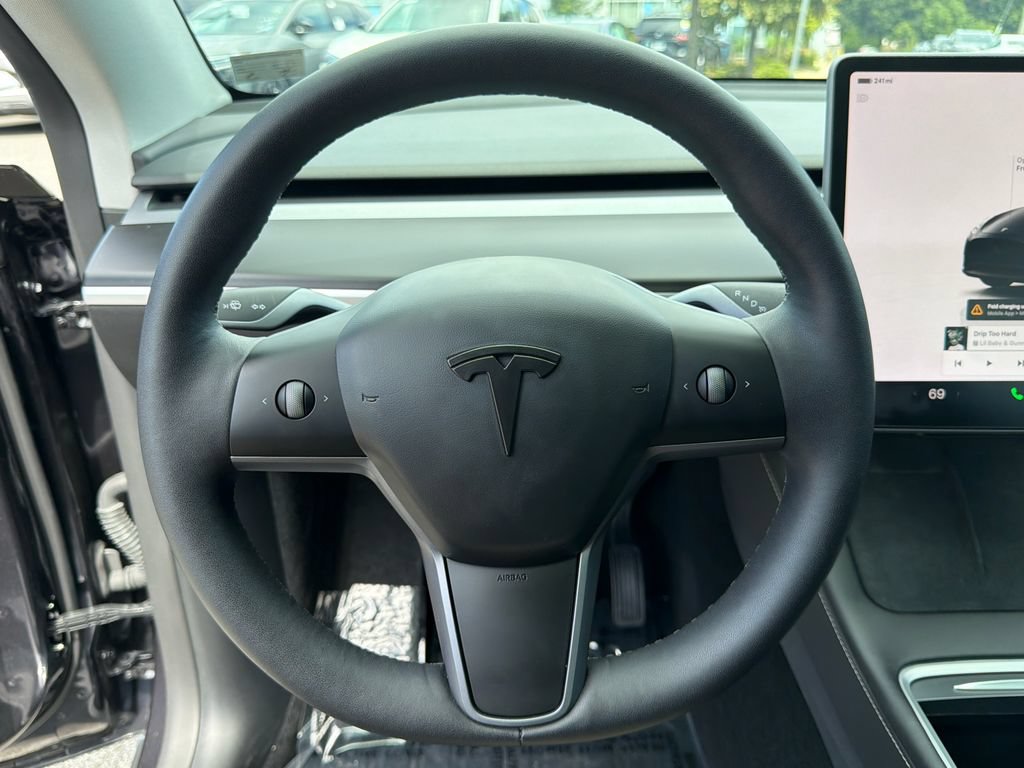 Used 2025 Tesla Model Y Long Range AWD/4WD image 24