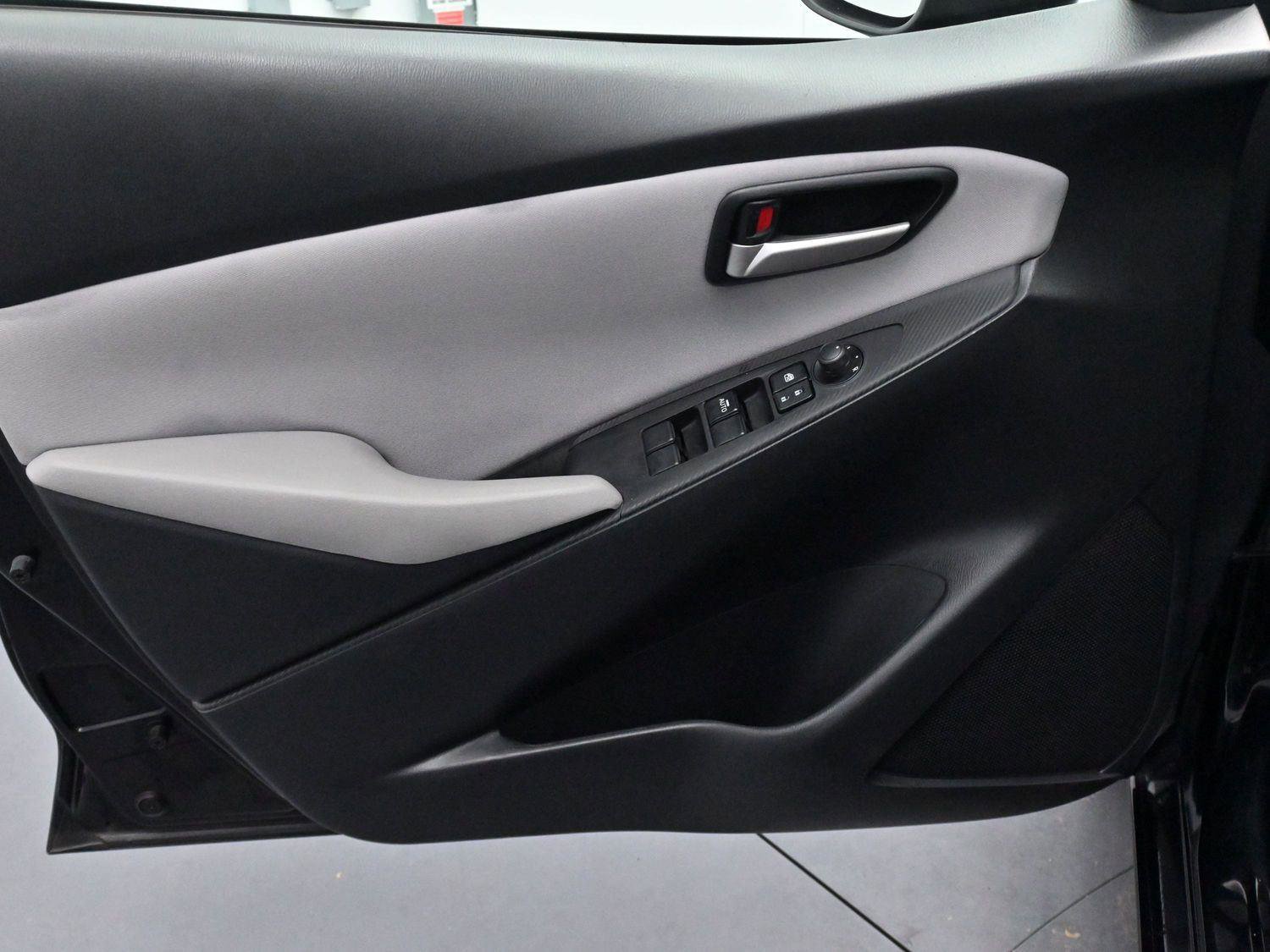 Used 2020 Toyota Yaris LE image 10