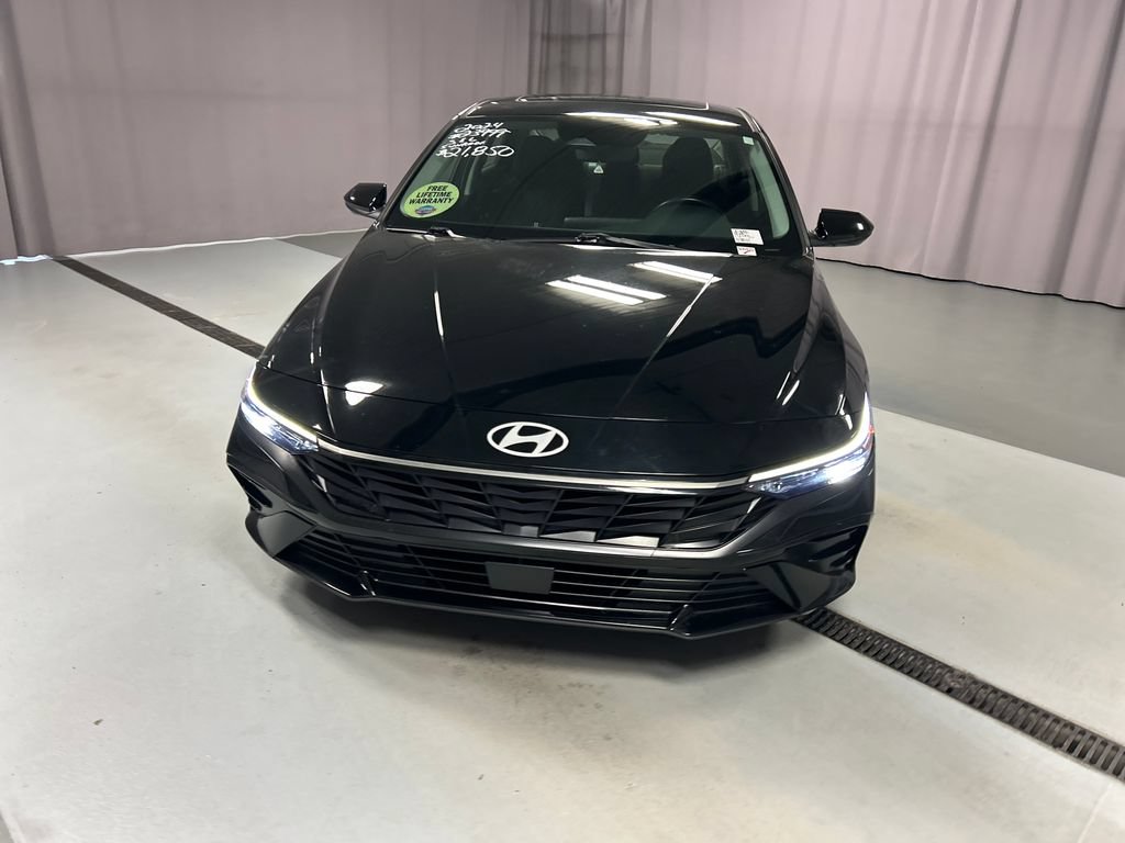 Used 2024 Hyundai Elantra SEL w/ Convenience Package FWD image 2