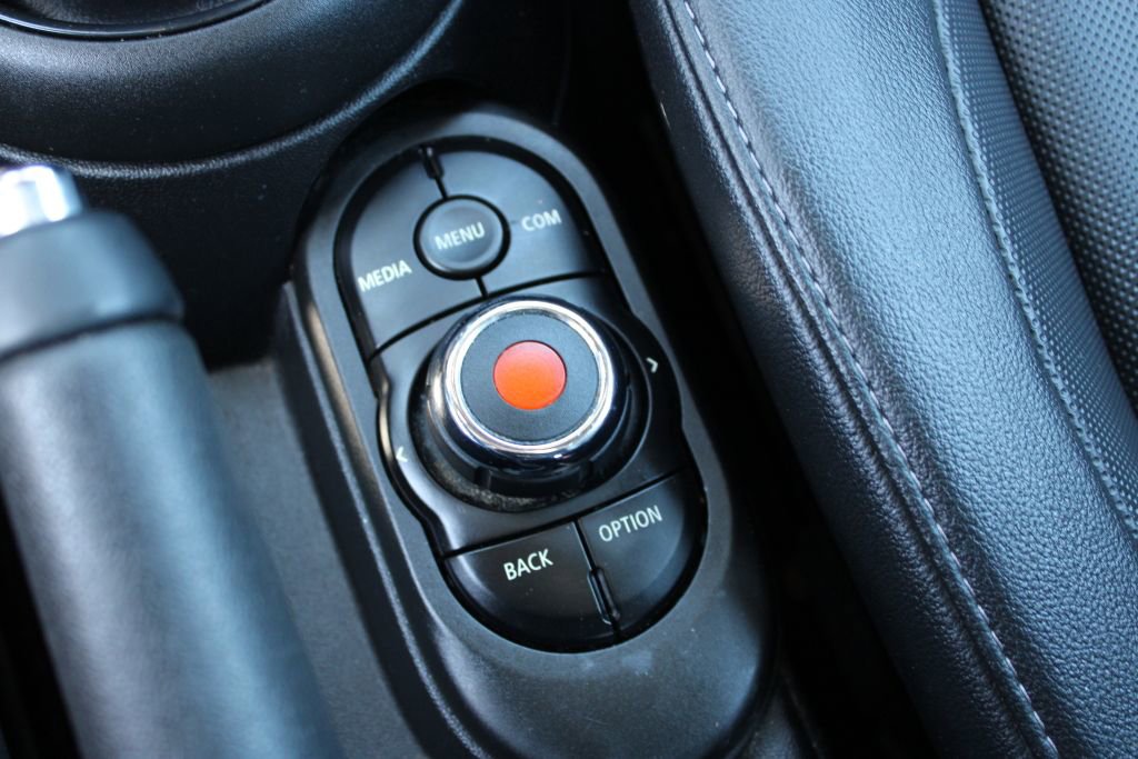 Used 2019 MINI Cooper Convertible w/ Signature Upholstery Package image 18