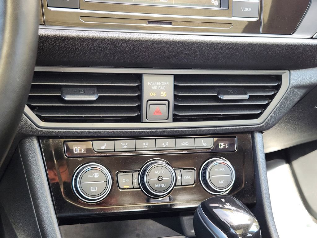 Certified 2023 Volkswagen Jetta SE w/ Panoramic Sunroof Package image 15