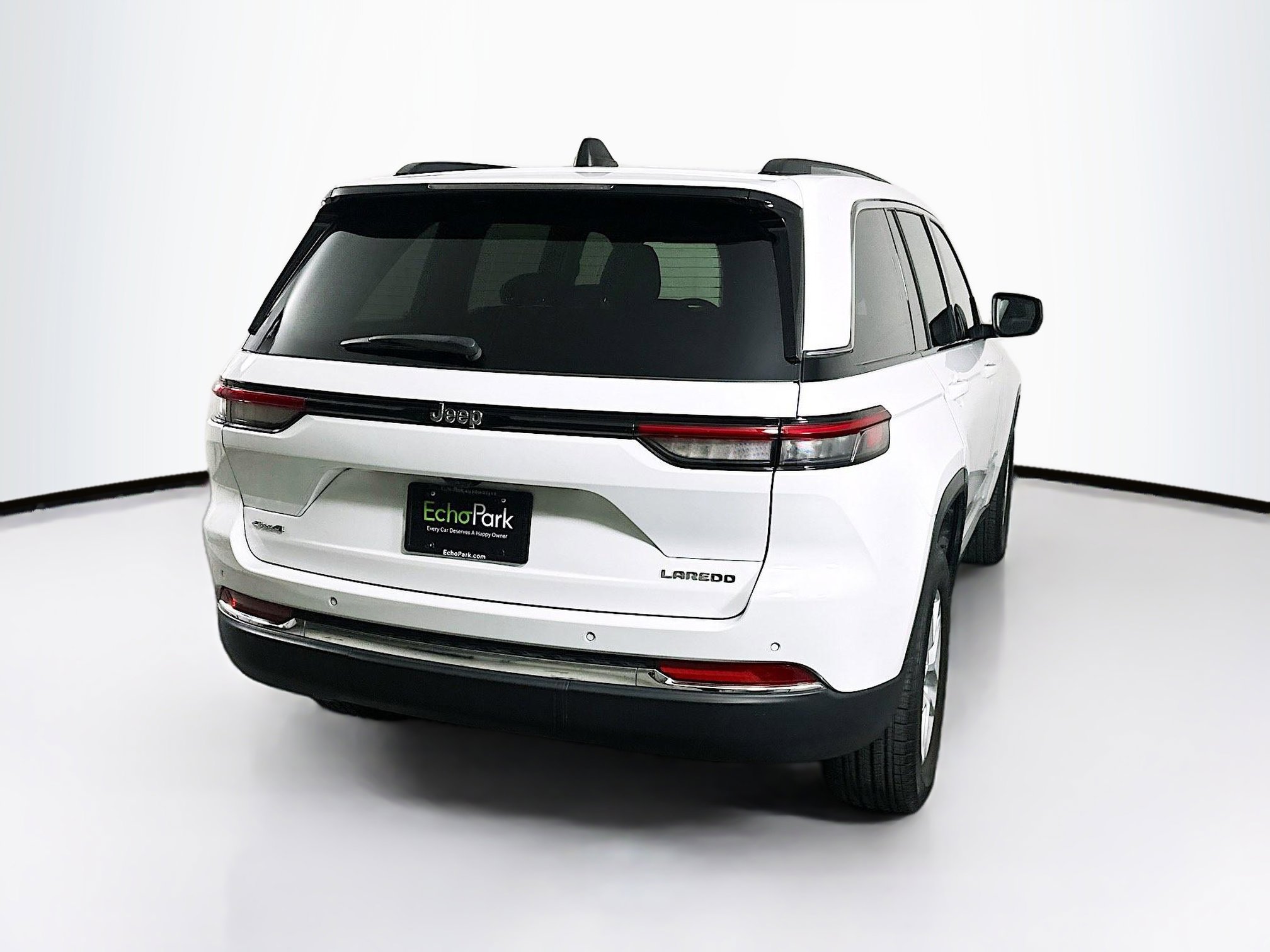 Used 2023 Jeep Grand Cherokee Laredo w/ Trailer Tow Prep Group (B) AWD/4WD image 9