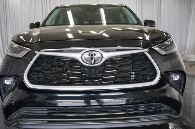 Used 2022 Toyota Highlander XLE image 3
