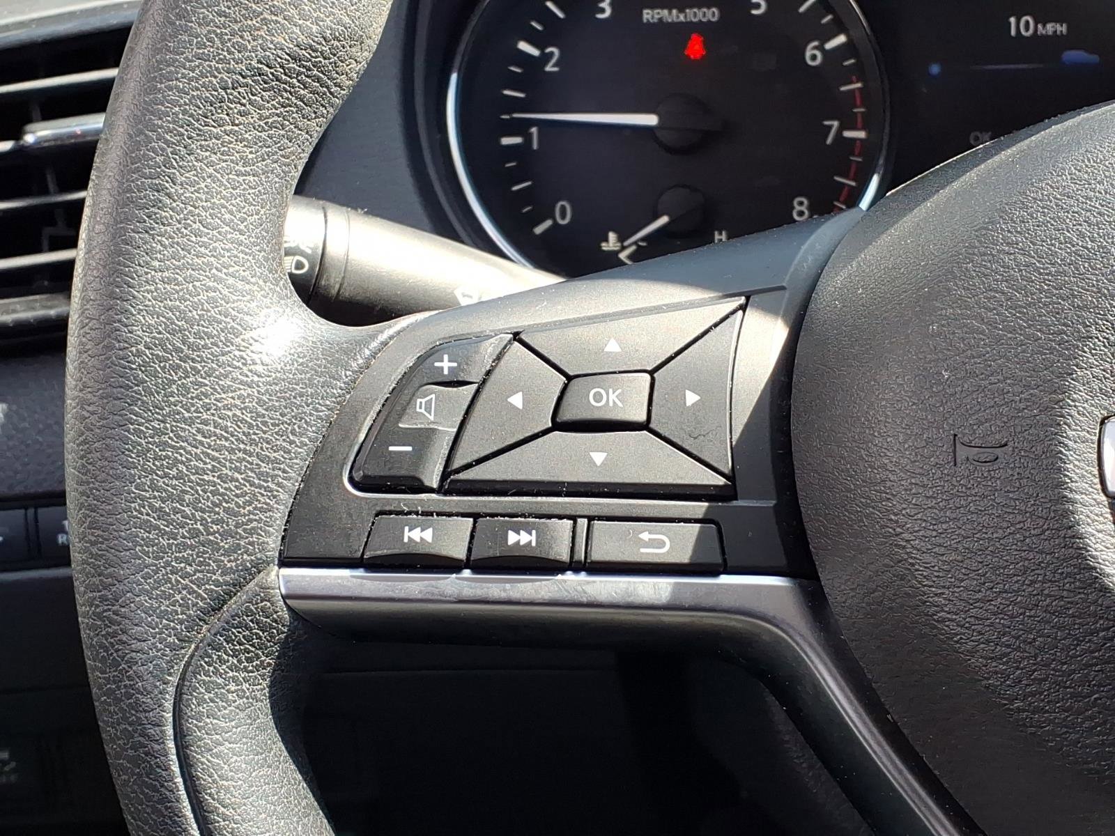 Used 2018 Nissan Rogue Sport S w/ S Appearance Package AWD/4WD image 19