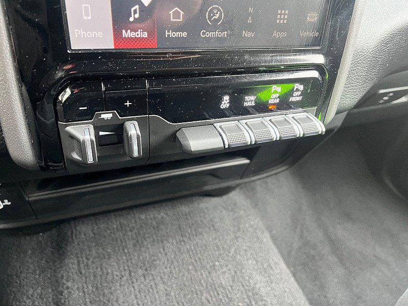 Used 2024 RAM 2500 Big Horn w/ Sport Appearance Package image 18