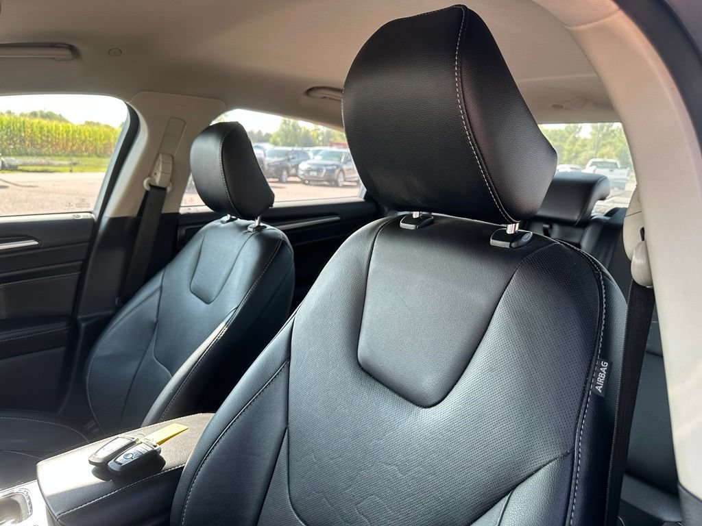 Used 2020 Ford Fusion Energi Titanium FWD image 3