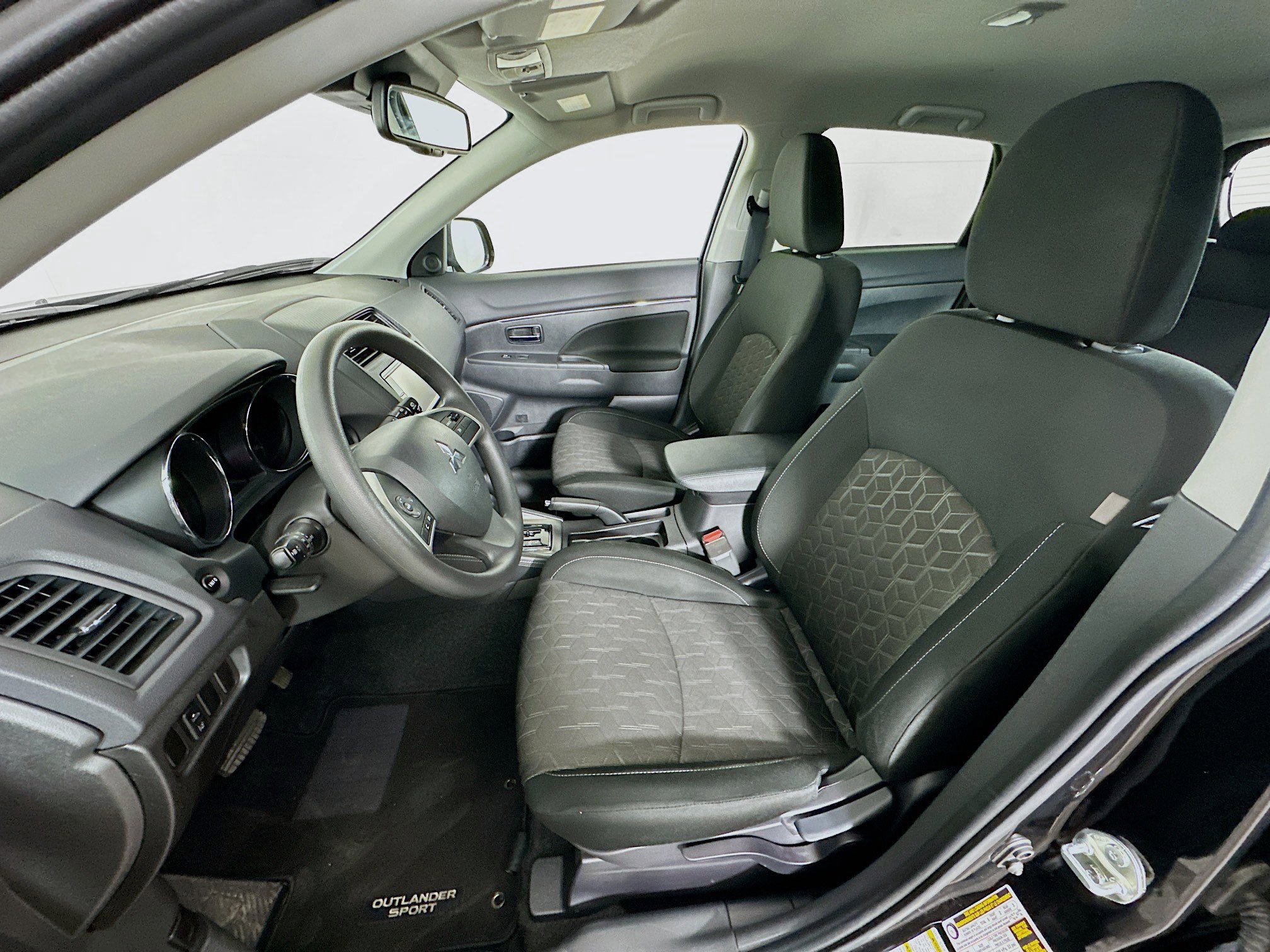 Used 2025 Mitsubishi Outlander Sport ES image 13