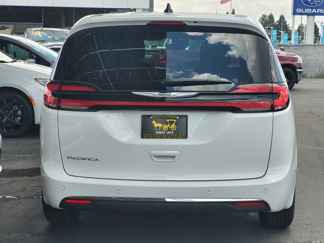 Used 2025 Chrysler Pacifica Select FWD image 5