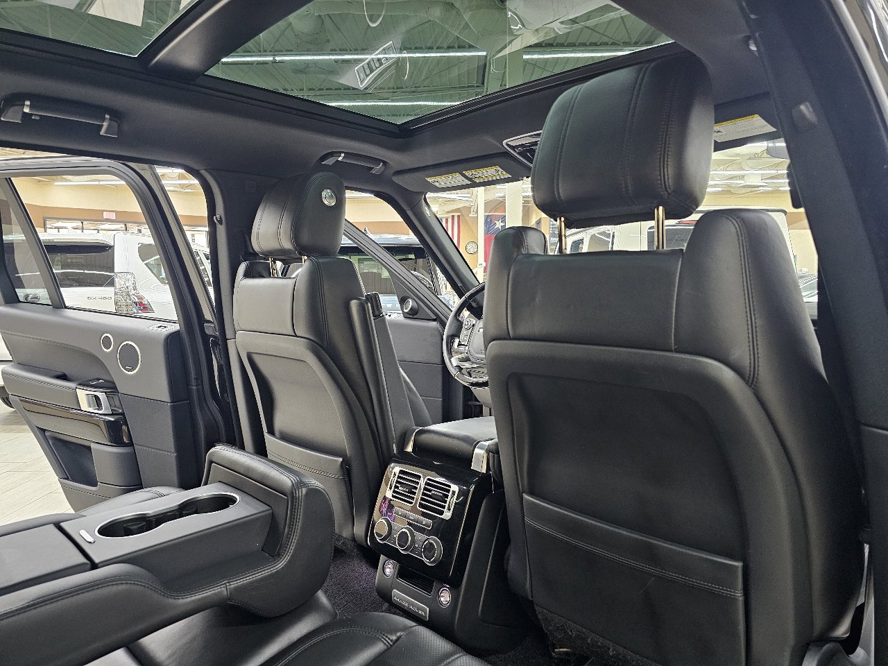 Used 2016 Land Rover Range Rover HSE image 25