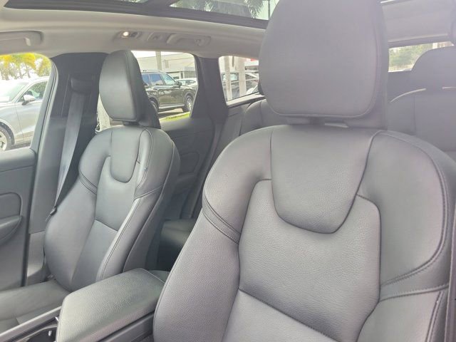 Used 2019 Volvo XC60 T6 Momentum w/ Multimedia Package image 26