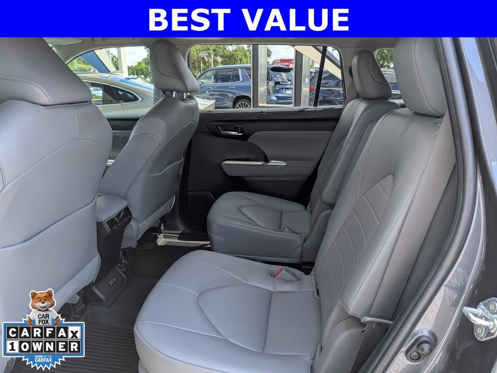 Used 2023 Toyota Highlander XLE FWD image 13