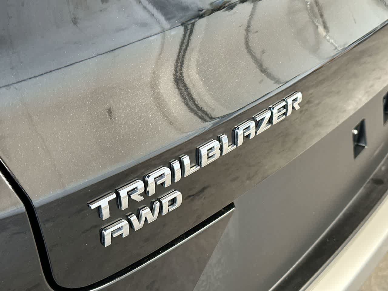 Used 2025 Chevrolet TrailBlazer LT AWD/4WD image 10