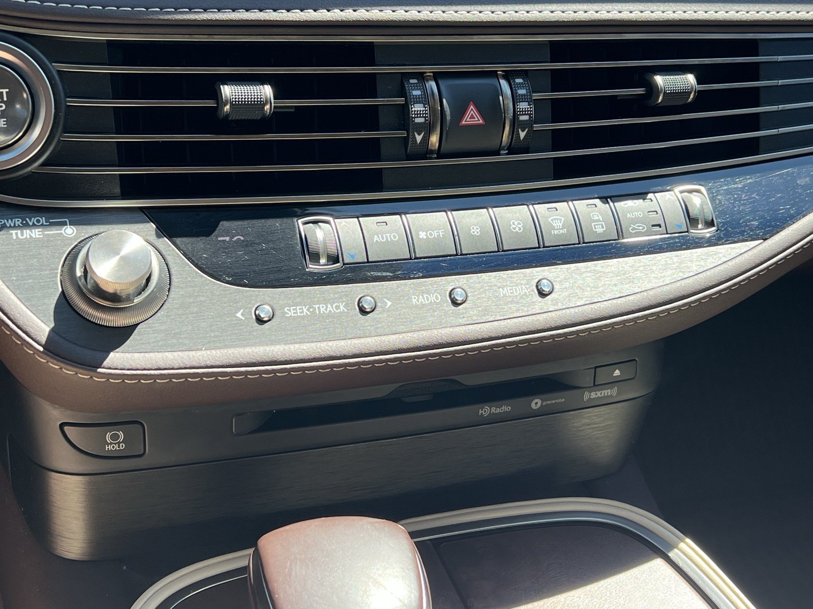 Used 2018 Lexus LS 500 w/ Accessory Package (Z2) RWD image 29