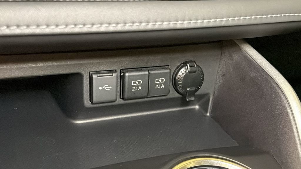 Used 2021 Toyota Highlander XLE image 26