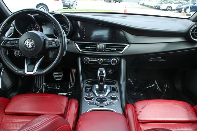 Used 2022 Alfa Romeo Giulia Veloce AWD/4WD image 16