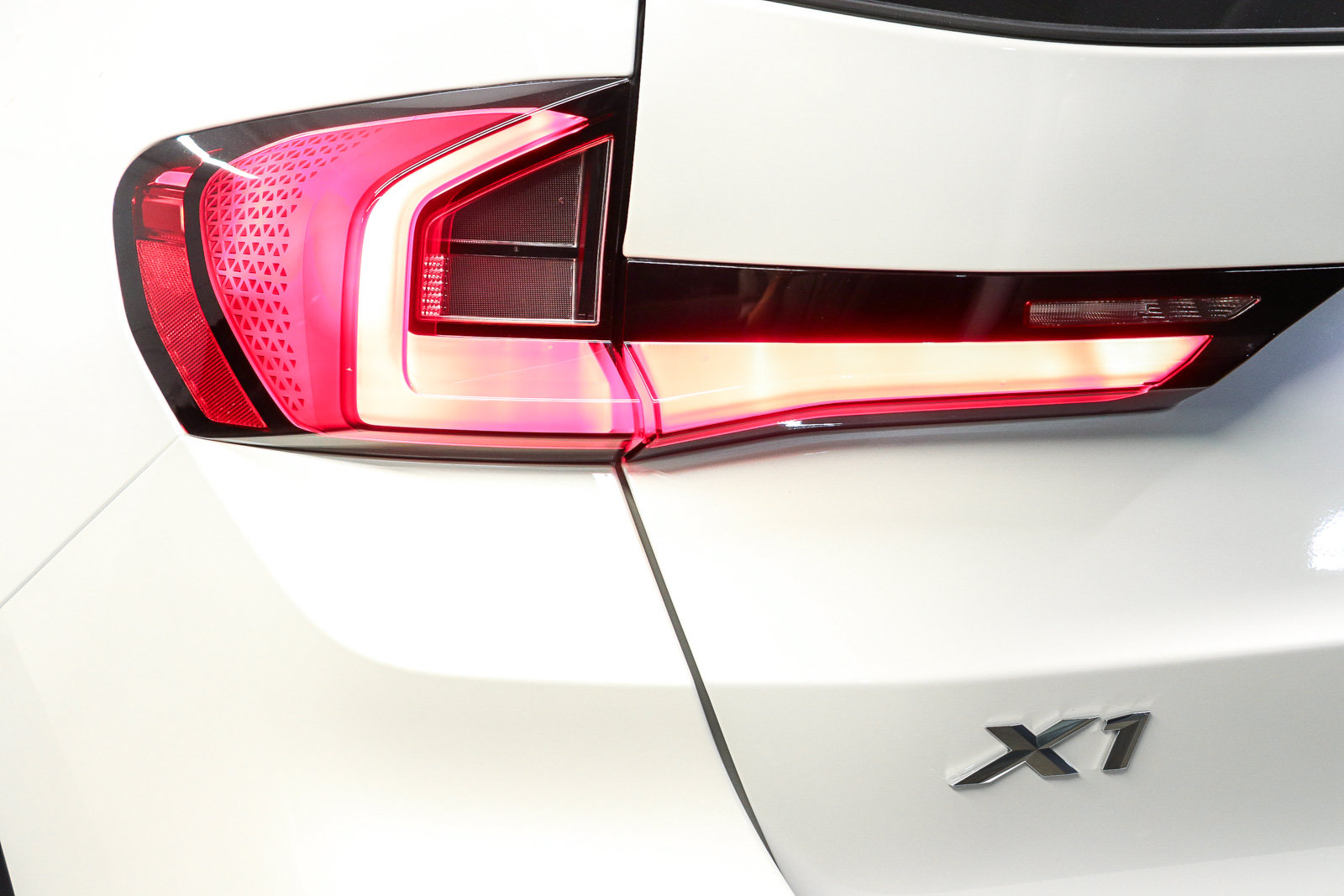 New 2026 BMW X1 xDrive28i w/ Convenience Package AWD/4WD image 7