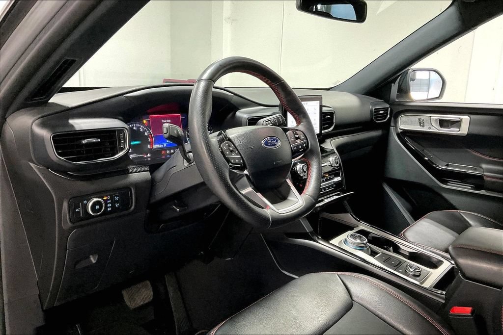 Used 2024 Ford Explorer ST-Line w/ Class IV Trailer Tow Package AWD/4WD image 16