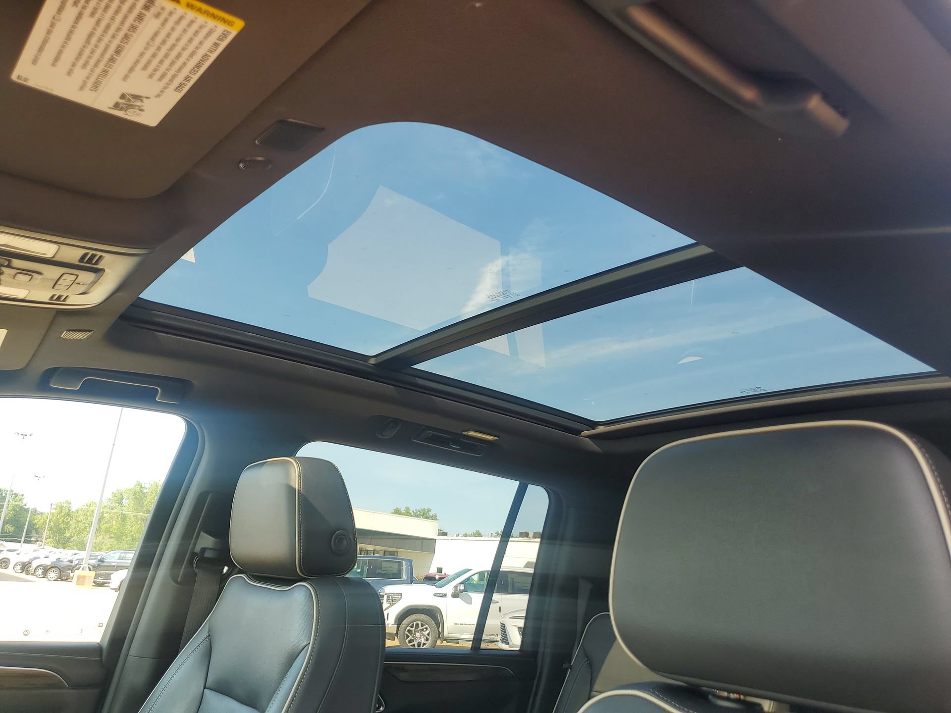 Used 2021 Chevrolet Suburban Premier w/ Premium Package AWD/4WD image 27