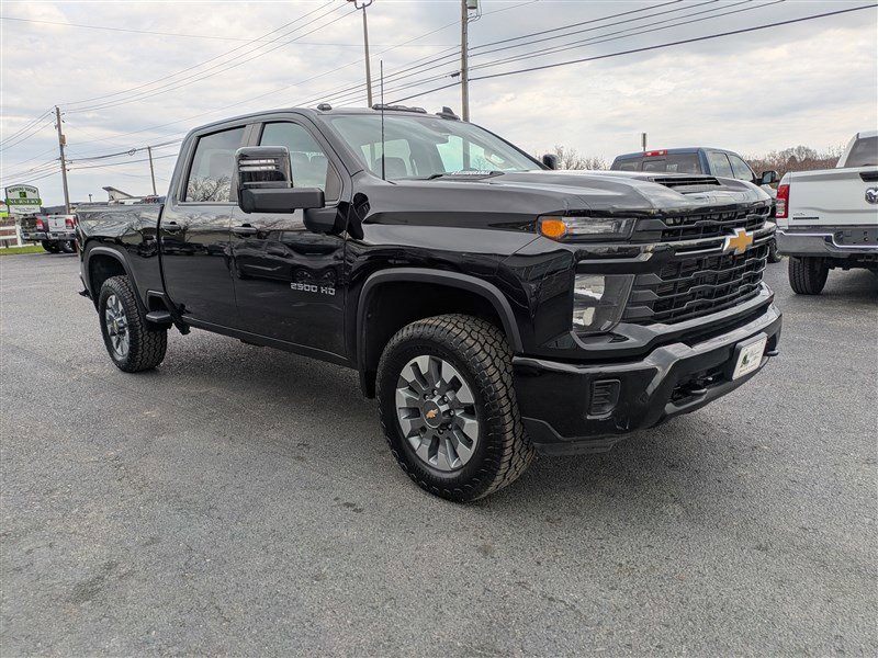 Used 2024 Chevrolet Silverado 2500 Custom w/ Custom Value Package image 9