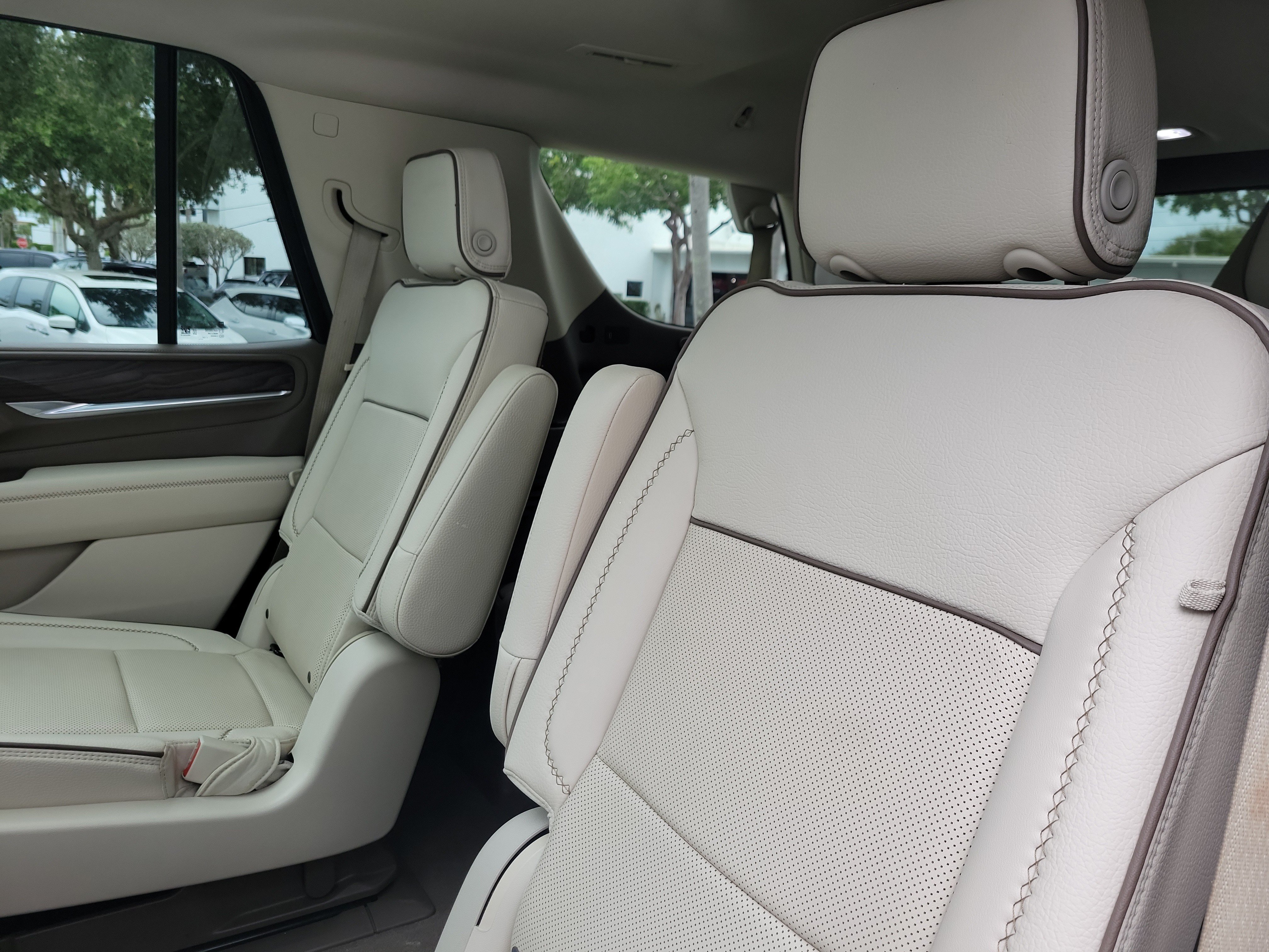 Used 2023 GMC Yukon Denali w/ Denali Reserve Package RWD image 11