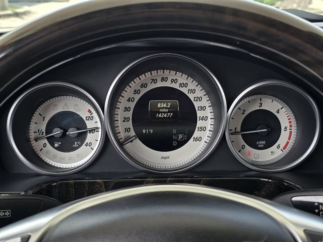 Used 2014 Mercedes-Benz E 250 BlueTEC Sedan image 12