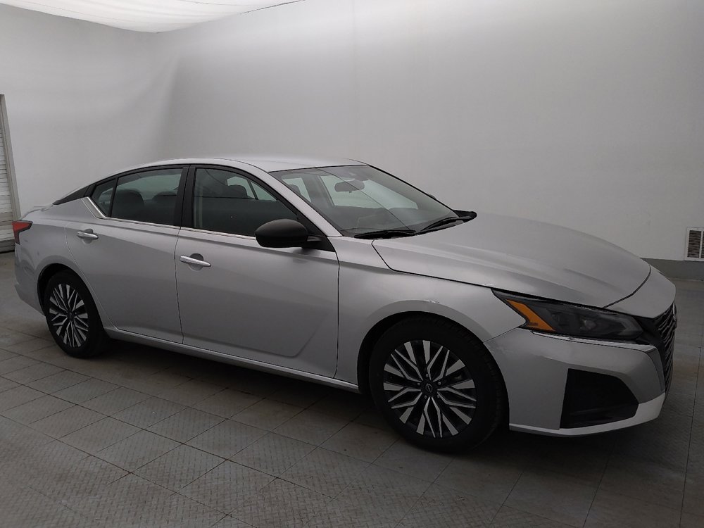 Used 2024 Nissan Altima 2.5 SV image 11