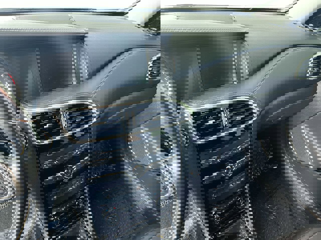 Used 2018 INFINITI QX30 Premium w/ Navigation Package image 24