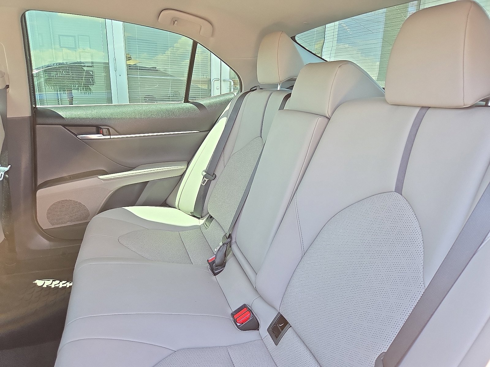 Used 2022 Toyota Camry XSE w/ Carpet Mat Package (TMS) FWD image 6