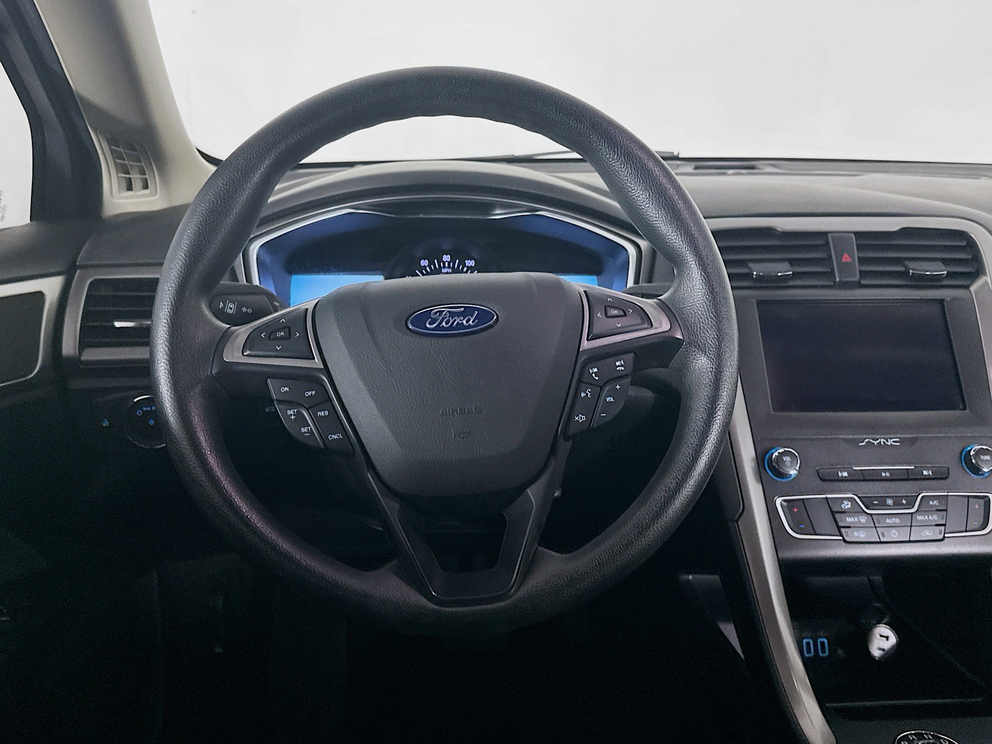 Used 2020 Ford Fusion SE FWD image 18