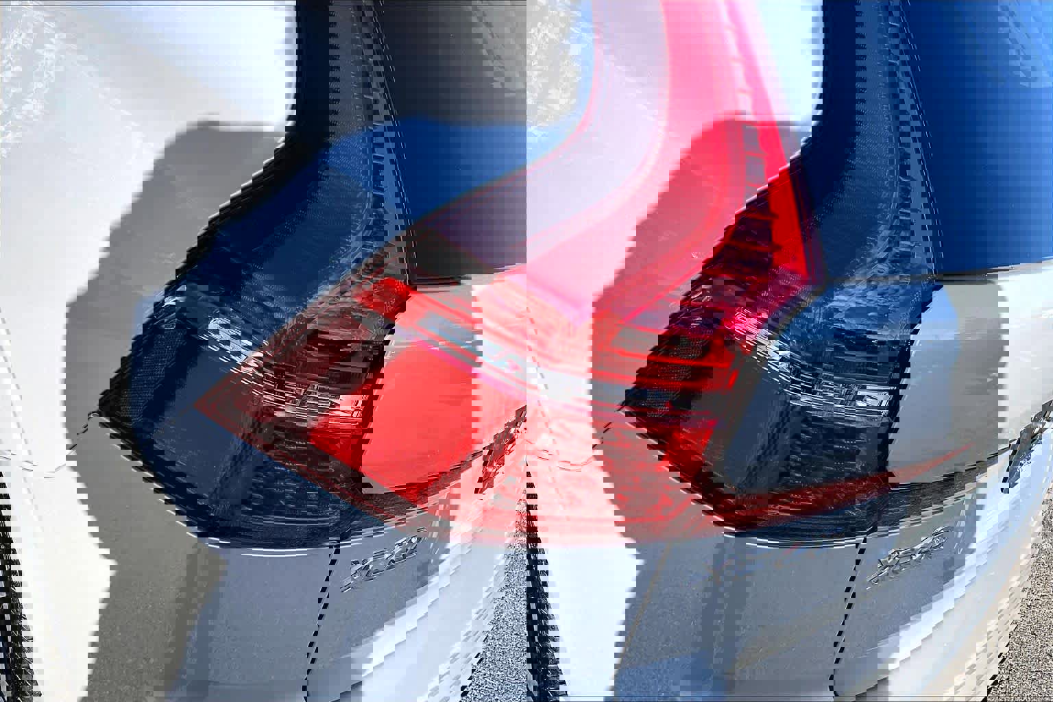 Certified 2023 Volvo XC60 B5 Plus w/ Climate Package image 27