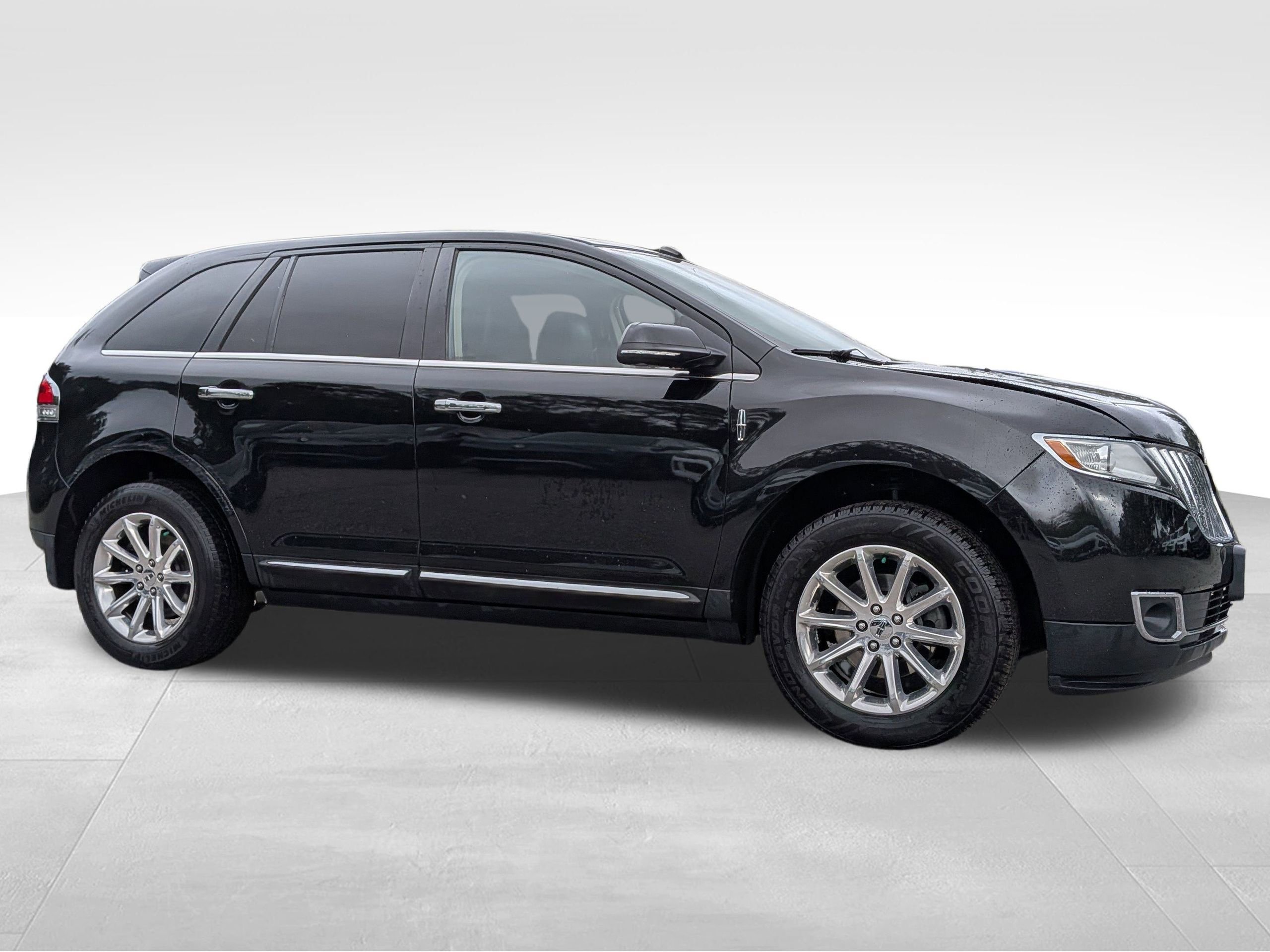 Used 2013 Lincoln MKX FWD image 1