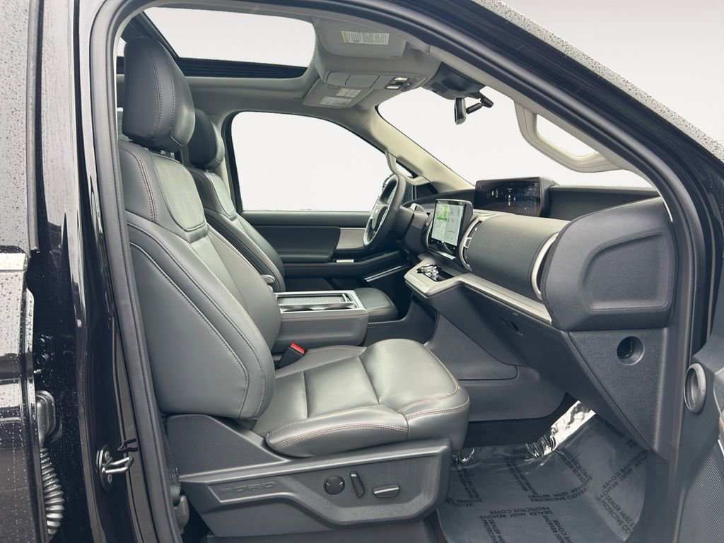 Used 2025 Ford Expedition Active image 10