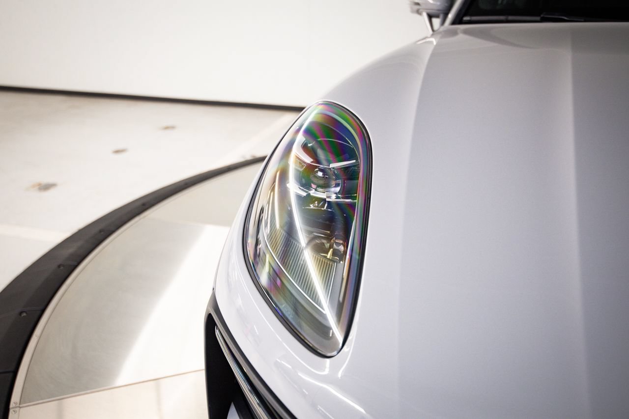 Certified 2023 Porsche Macan AWD/4WD image 13