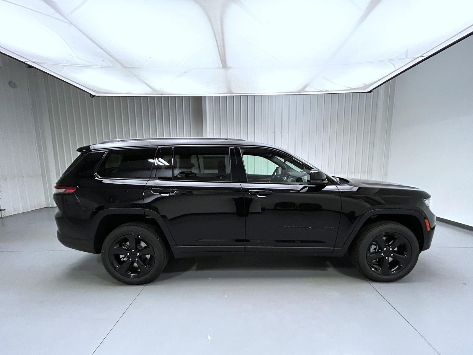 New 2025 Jeep Grand Cherokee L Limited w/ Black Appearance Package image 10