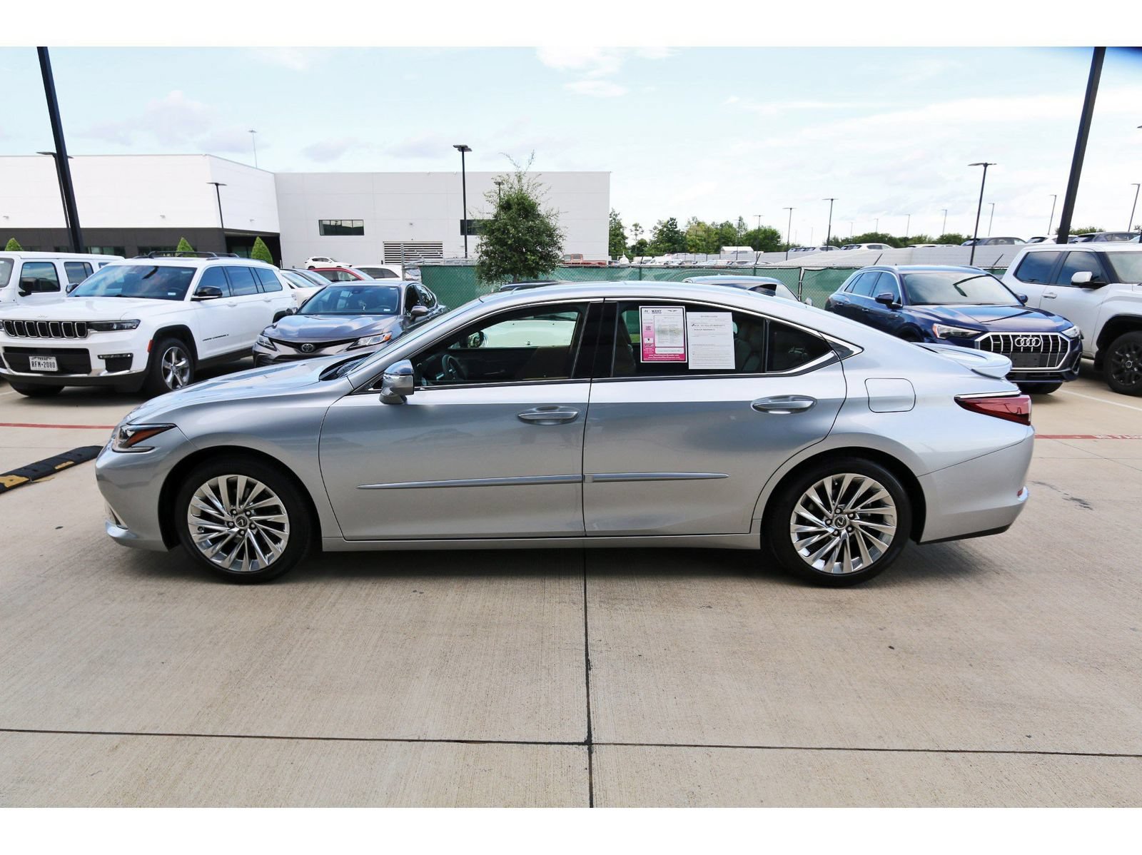 Used 2022 Lexus ES 350 Ultra Luxury w/ Accessory Package 2 FWD image 5