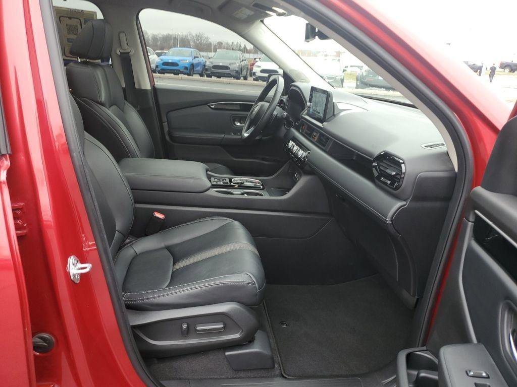 Used 2023 Honda Pilot Touring image 34