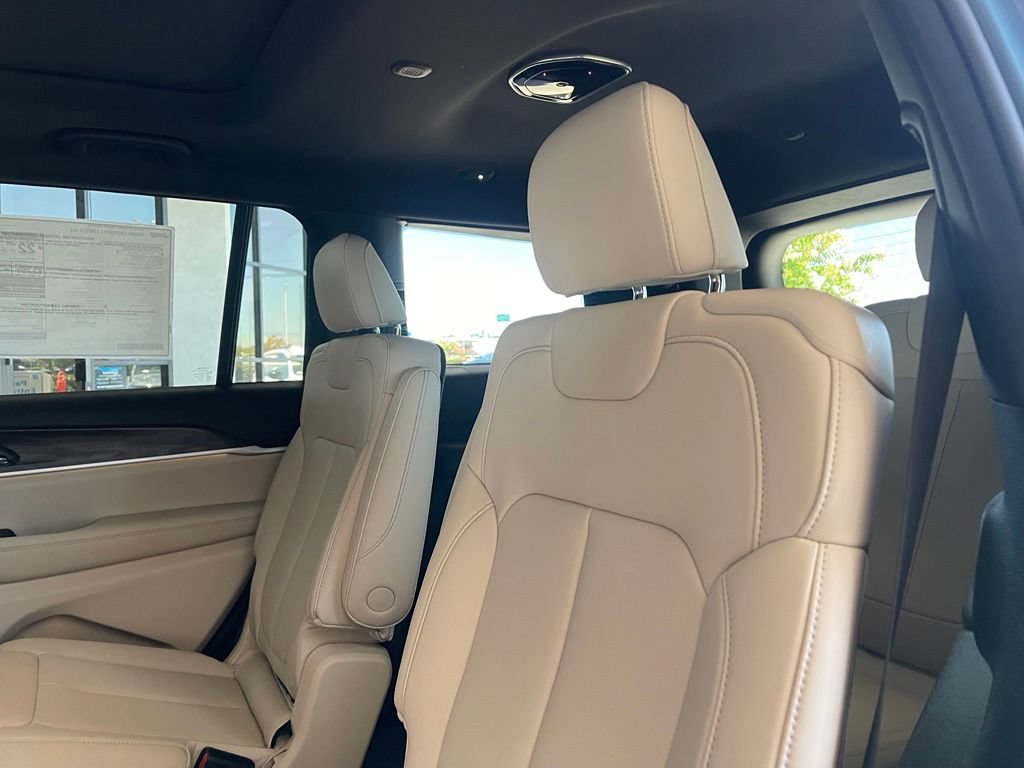 New 2026 Jeep Grand Cherokee L Limited w/ Limited Altitude Package AWD/4WD image 13